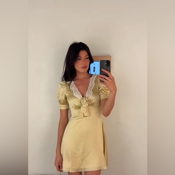 Reformation Avin Silk Dress in Blonde. Brand new without tags, never worn. - Picture 6 of 8